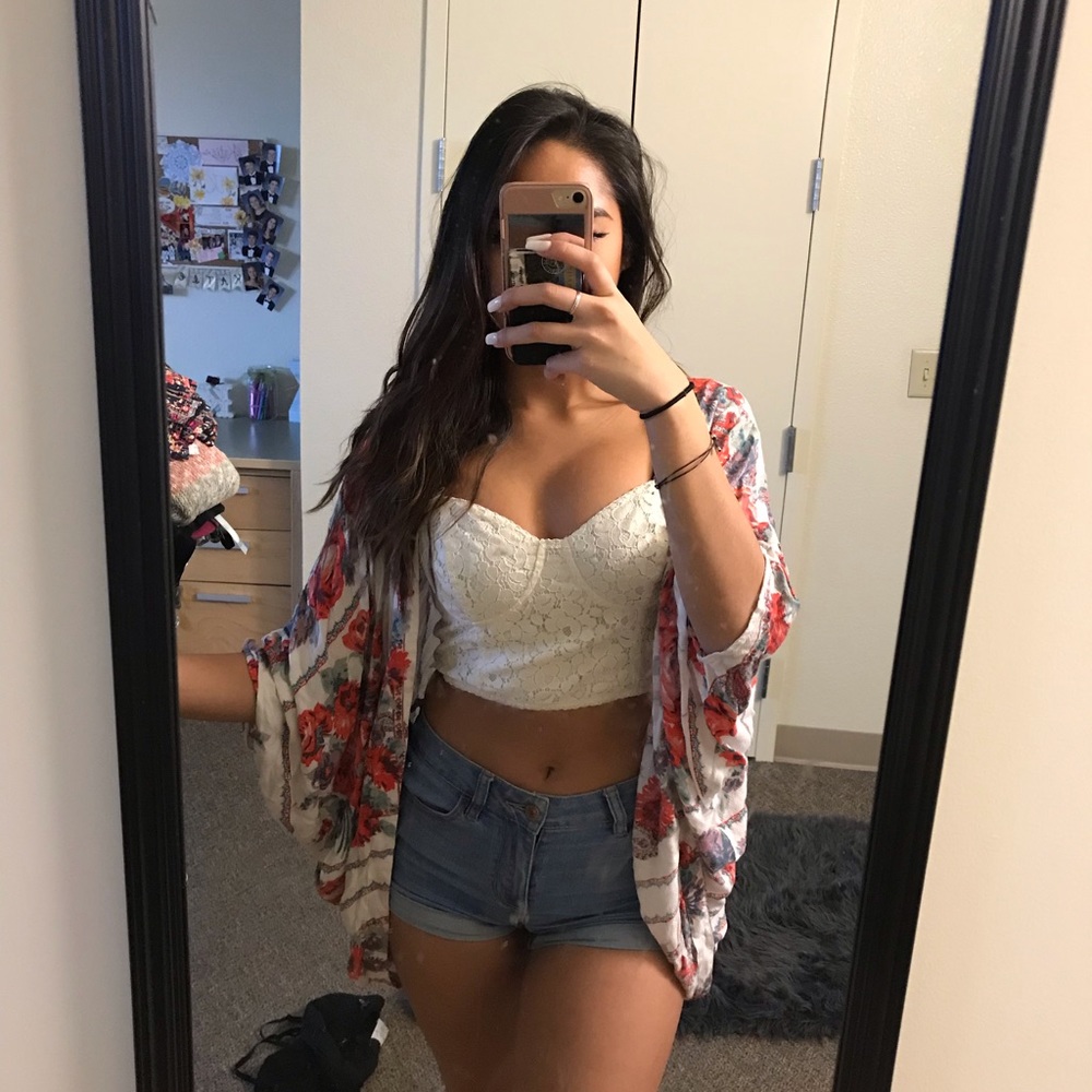 Aritzia lace white crop top bustier